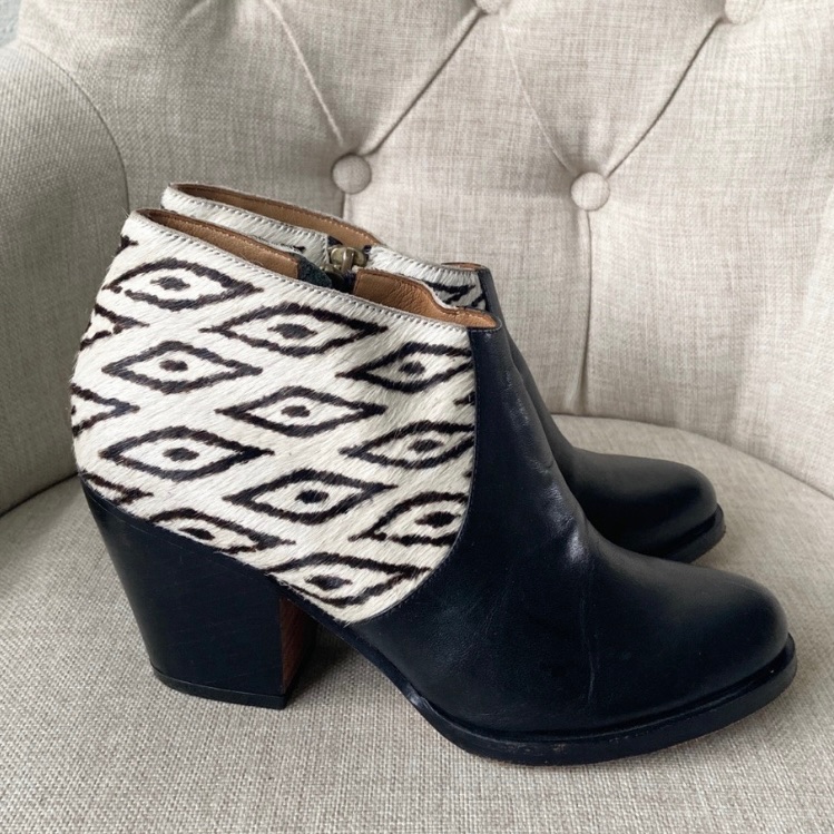 Fortress Of Inca Adriana Coco Pony Ankle Boots 7 Black And White Leather